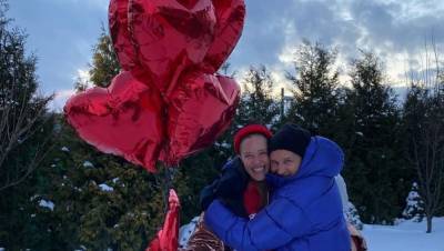 В снегу и с шариками: как Юрий Горбунов поздравил Катю Осадчую с днем влюбленных