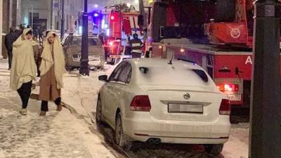 Кровля обрушилась при пожаре в хостеле в центре Москвы