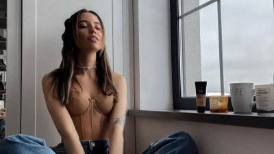 Надя Дорофеева очаровала аппетитной грудью в прозрачном корсете: видео в горячем виде