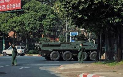 В Мьянме военные используют танки для подавления протестов и мира