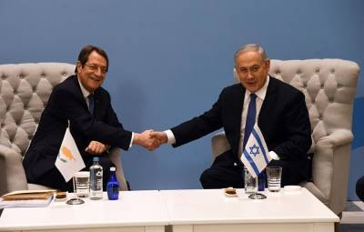 Израиль и Кипр заключили сделку по туризму для вакцинированных путешественников и мира