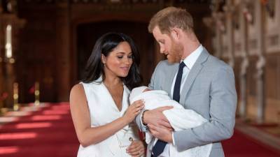 принц Гарри - принц Чарльз - Меган Маркл - принц Джордж - герцог Уильям - принц Луи - принцесса Шарлотта - Гарри и Меган ждут второго ребенка - vesti.ru - Англия - шт. Калифорния