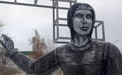 Памятник Аленке из Нововронежа продадут сегодня на аукционе