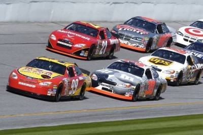 В гонке NASCAR произошла авария с участием 16 автомобилей
