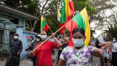 Жителей Мьянмы почти полностью лишили интернета