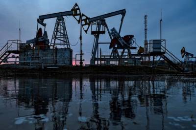 Цена нефти Brent достигла $63 за баррель впервые с января прошлого года
