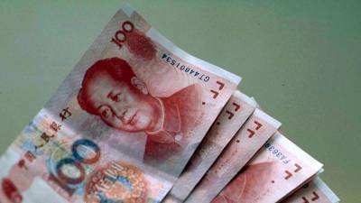 Экономист назвал самые рискованные для инвестиций валюты