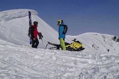 В Бурятии спасатели устроили проверку владельцам снегоходов на горе Мамай