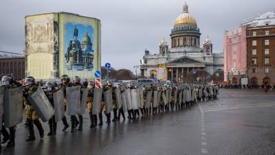 Есть за что благодарить: охранники Макарова и депутатов против митингующих