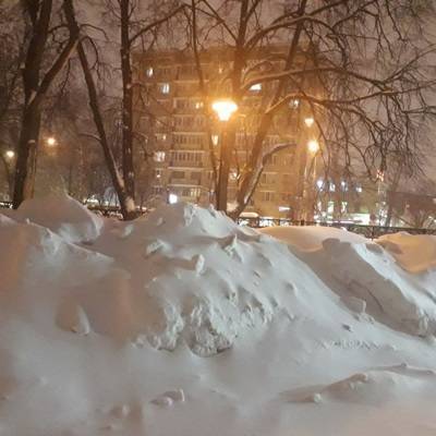 До рекорда по высоте сугробов в Москве после снегопада не хватило одного сантиметра