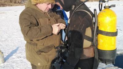 Спасатели ищут тело утонувшего рыбака в Астраханской области