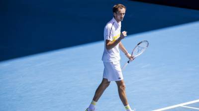 Медведев вышел в четвертьфинал Australian Open, где сыграет с Рублевым
