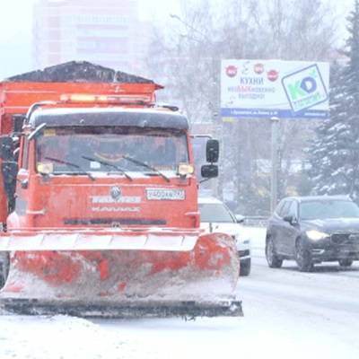 Московские коммунальщики подметут дороги и тротуары