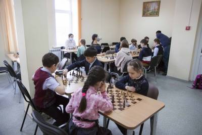 Южно-сахалинские школьники принимают участие в городском чемпионате по шахматам