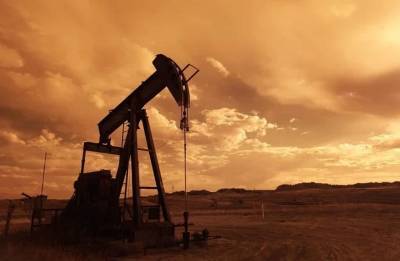Цена на нефть достигла 13-месячного максимума и мира
