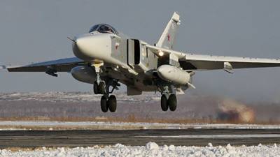 Пилоты Северного флота отработали дозаправку Су-24 в воздухе