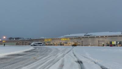 Снегопад задержал рейсы в Петербург в аэропорту Краснодара