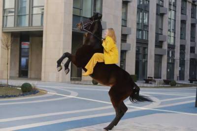 Хип-хоп балет, лошади и косплей на Шагала: «Галс-Девелопмент» запустил новую кампанию nbsp