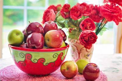 Диетологи рассказали о пользе красных, зелёных и жёлтых яблок для здоровья