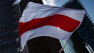 Минск нуждается в дискуссии о флаге оппозиции в Белоруссии