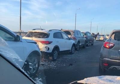 Полиция: на Солотчинском мосту произошло две массовых аварии