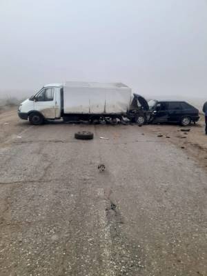 В Астраханской области у грузовика оторвало колесо, пострадала женщина