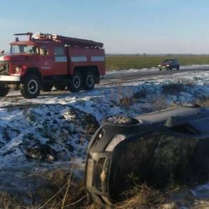 Из-за непогоды три автомобиля застряли на дорогах в Запорожской области. Фото