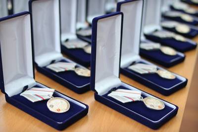 50 сотрудников ЧКПЗ получили награды за борьбу с пандемией COVID-19