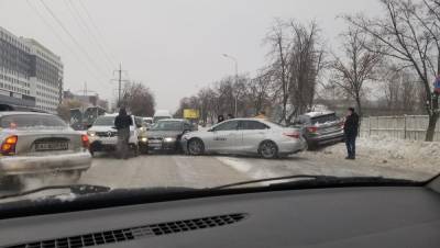В Вишневом под Киевом произошло масштабное ДТП с участием 6 машин: фото