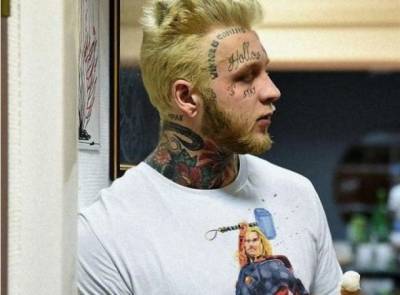 Татуированный сын Елены Яковлевой отказался от возвращения прежнего облика