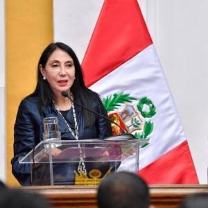 Глава МИД Перу уходит в отставку из-за вакцинации вне очереди