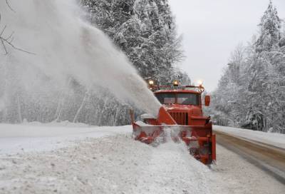 За три неполных зимних месяца дорожники Ленобласти очистили 410 тысяч километров дорог