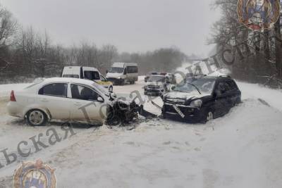 В Тульской области на трассе М-2 «Крым» столкнулись две легковушки