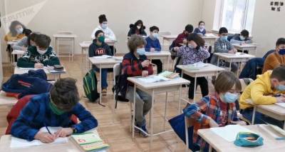 В школах Тбилиси, Рустави и Кутаиси возобновилась учеба в классах - видео