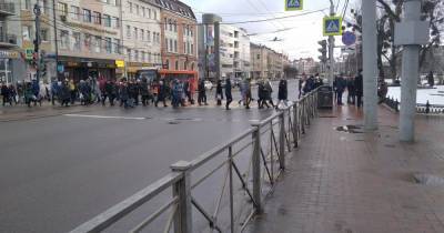 Приключение перекрёстка в Калининграде: на площади Победы сняли скандальный светофор