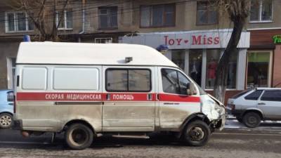 Два фельдшера и пассажир легковушки пострадали в ДТП на юго-западе Москвы