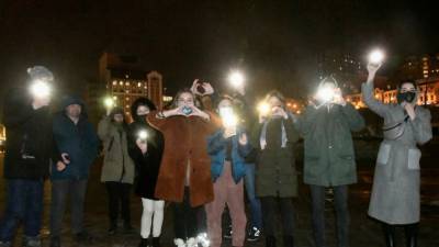 В Москве санитара ковидного госпиталя уволили после акции с фонариками