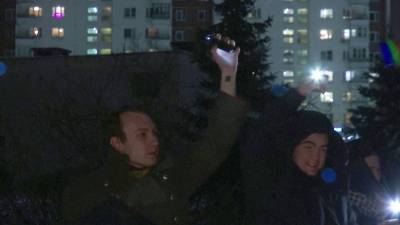 В России прошел флешмоб с фонариками "Любовь сильнее страха"