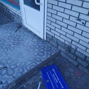 В Запорожской области повредили входную дверь общественной приемной депутата облсовета. Фото