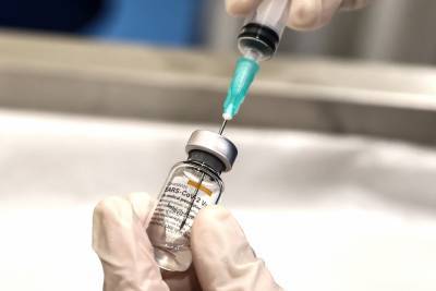 Головний укол року: як вакцина вдарила по репутації Зеленського