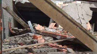Крыша котельной обрушилась на людей в Свердловской области
