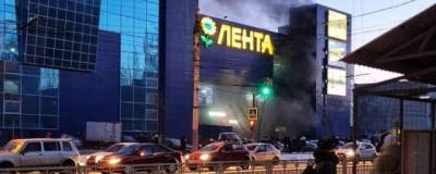 Воронежский ТЦ временно не работает из-за возгорания на парковке