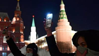 В Кремле прокомментировали акцию с фонариками 14 февраля