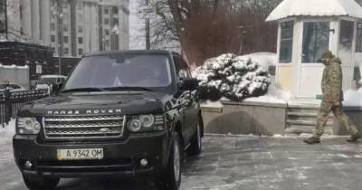 Автомобиль Порошенко подловили на грубом нарушении ПДД (видео)