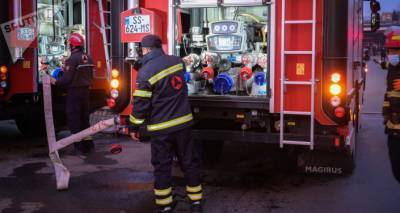 Пожар в центре Тбилиси: с огнем борются 11 бригад пожарных
