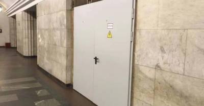 &quot;Убожество и жлобство&quot;: В киевском метро заменят все двери техпомещений на металлические