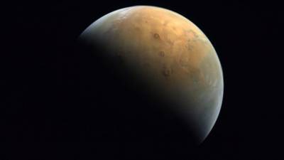 Арабская миссия «Hope» отправила на Землю свой первый снимок Марса