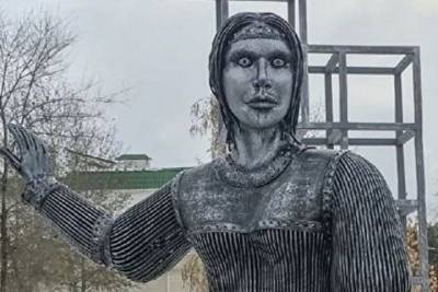 Жуткую скульптуру Аленки продали на аукционе за 2,6 млн рублей