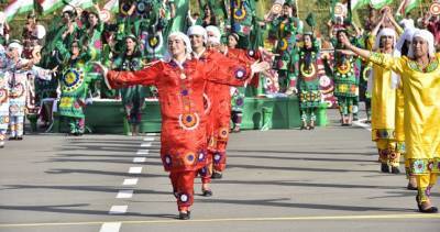 Коронавирус не помеха: власти Таджикистана разрешили праздновать Навруз