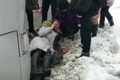 СМИ: в Краснодаре маршрутка сбила двух женщин